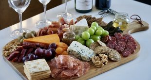 minuman yang cocok untuk Cheese and Charcuterie Board